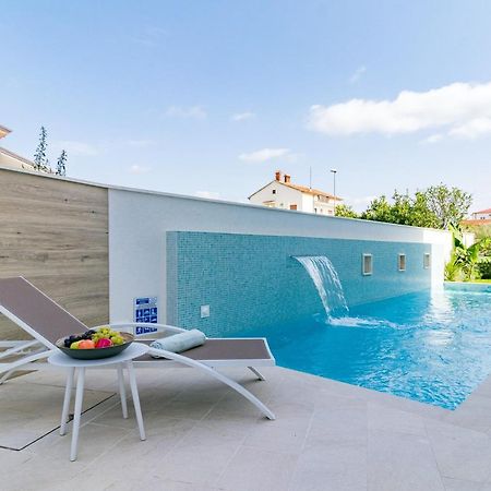 Villa Elena Deluxe Mit Whirlpool Und Beheiztem Pool Am Meer Und Wunderschoenen Blick Auf Die Brijuni Inseln 法扎纳 外观 照片