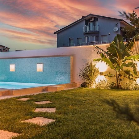 Villa Elena Deluxe Mit Whirlpool Und Beheiztem Pool Am Meer Und Wunderschoenen Blick Auf Die Brijuni Inseln 法扎纳 外观 照片