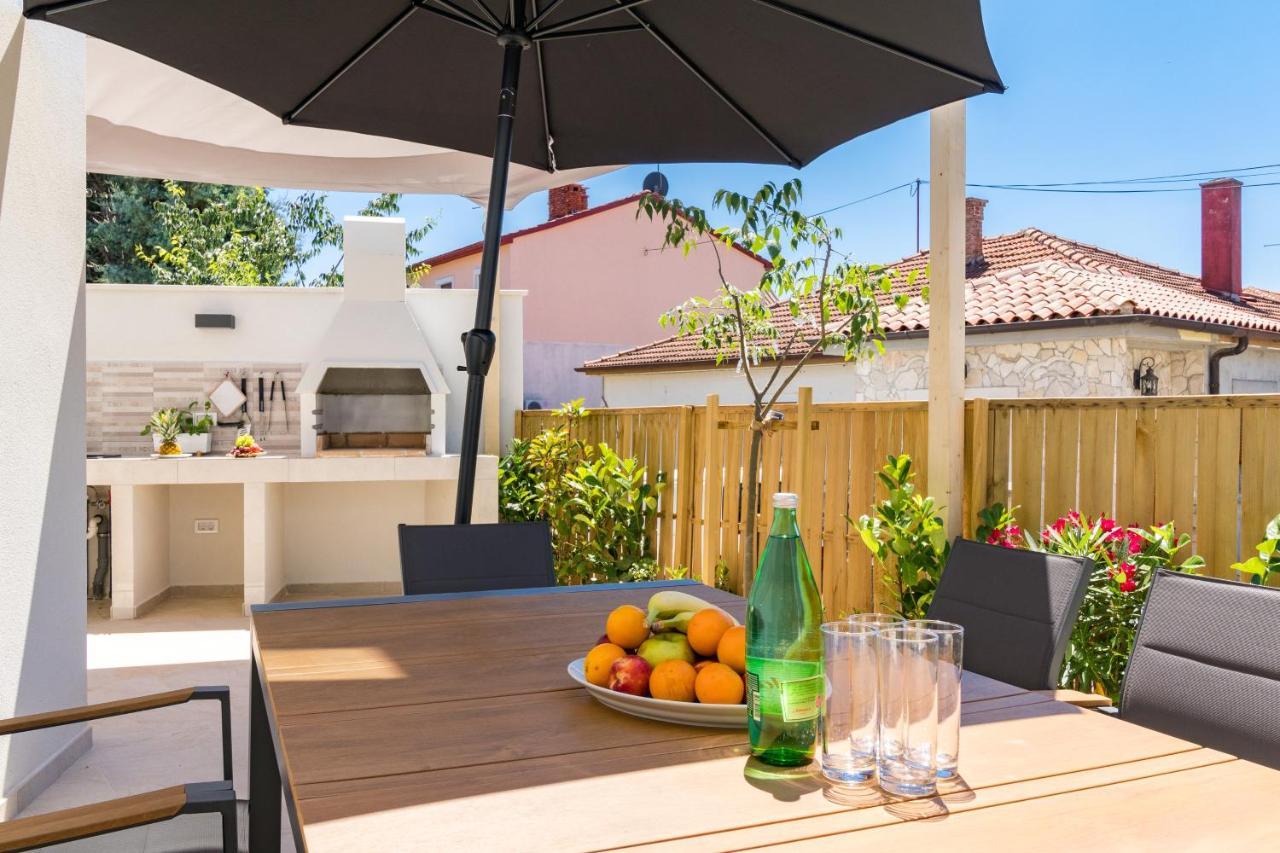 Villa Elena Deluxe Mit Whirlpool Und Beheiztem Pool Am Meer Und Wunderschoenen Blick Auf Die Brijuni Inseln 法扎纳 外观 照片