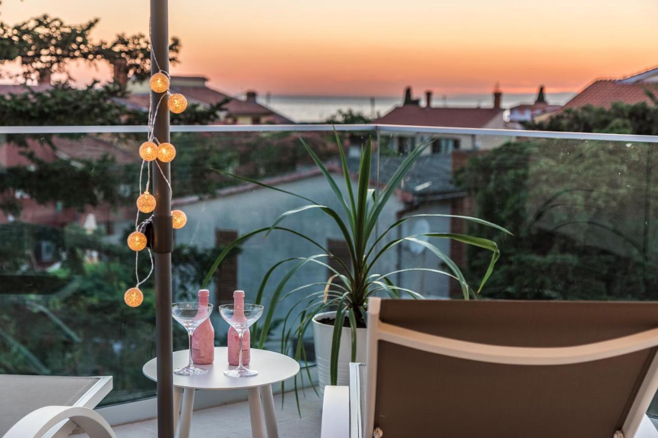 Villa Elena Deluxe Mit Whirlpool Und Beheiztem Pool Am Meer Und Wunderschoenen Blick Auf Die Brijuni Inseln 法扎纳 外观 照片