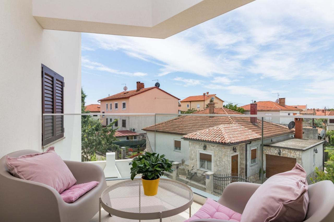 Villa Elena Deluxe Mit Whirlpool Und Beheiztem Pool Am Meer Und Wunderschoenen Blick Auf Die Brijuni Inseln 法扎纳 外观 照片