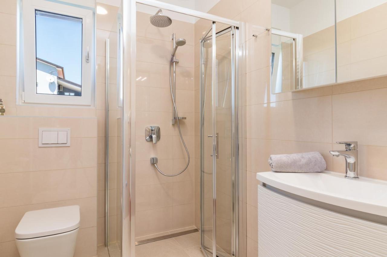 Villa Elena Deluxe Mit Whirlpool Und Beheiztem Pool Am Meer Und Wunderschoenen Blick Auf Die Brijuni Inseln 法扎纳 外观 照片