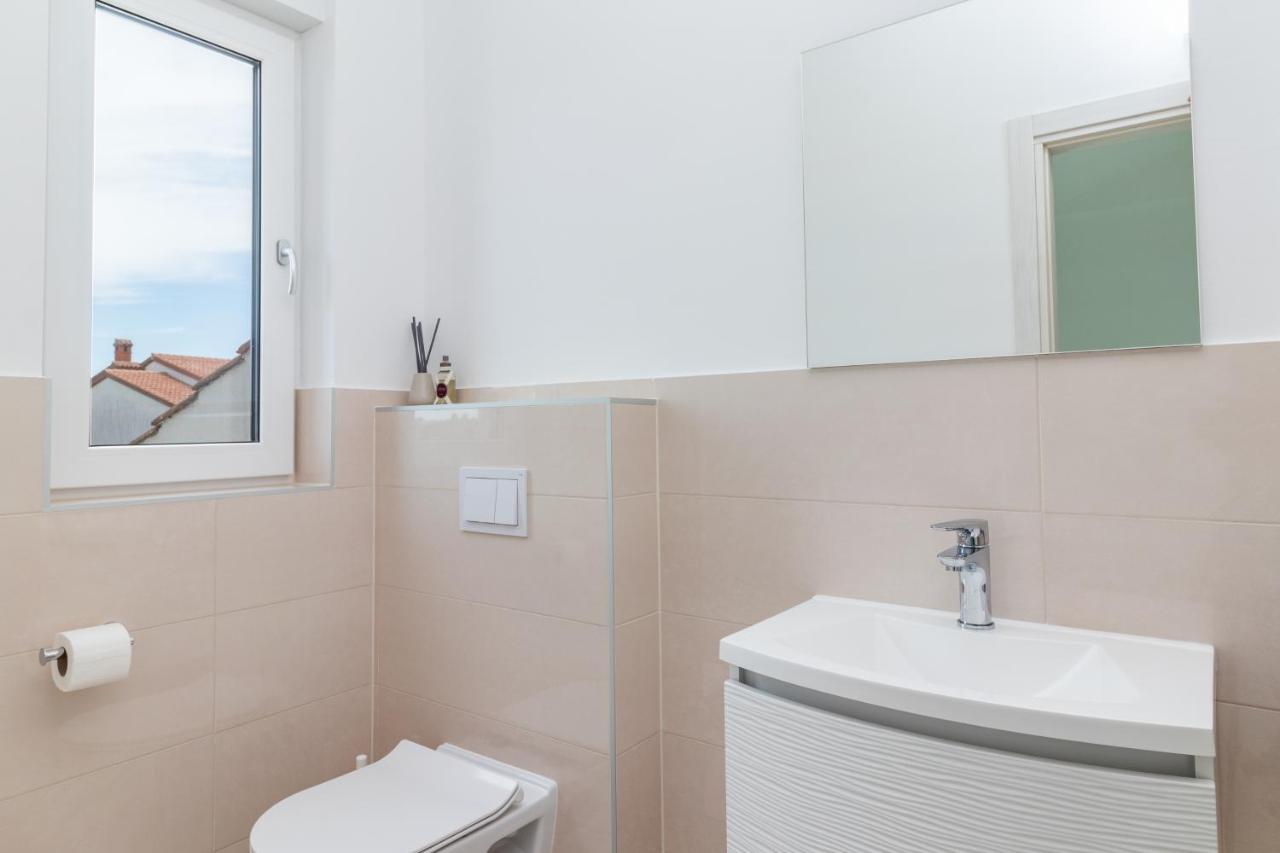 Villa Elena Deluxe Mit Whirlpool Und Beheiztem Pool Am Meer Und Wunderschoenen Blick Auf Die Brijuni Inseln 法扎纳 外观 照片