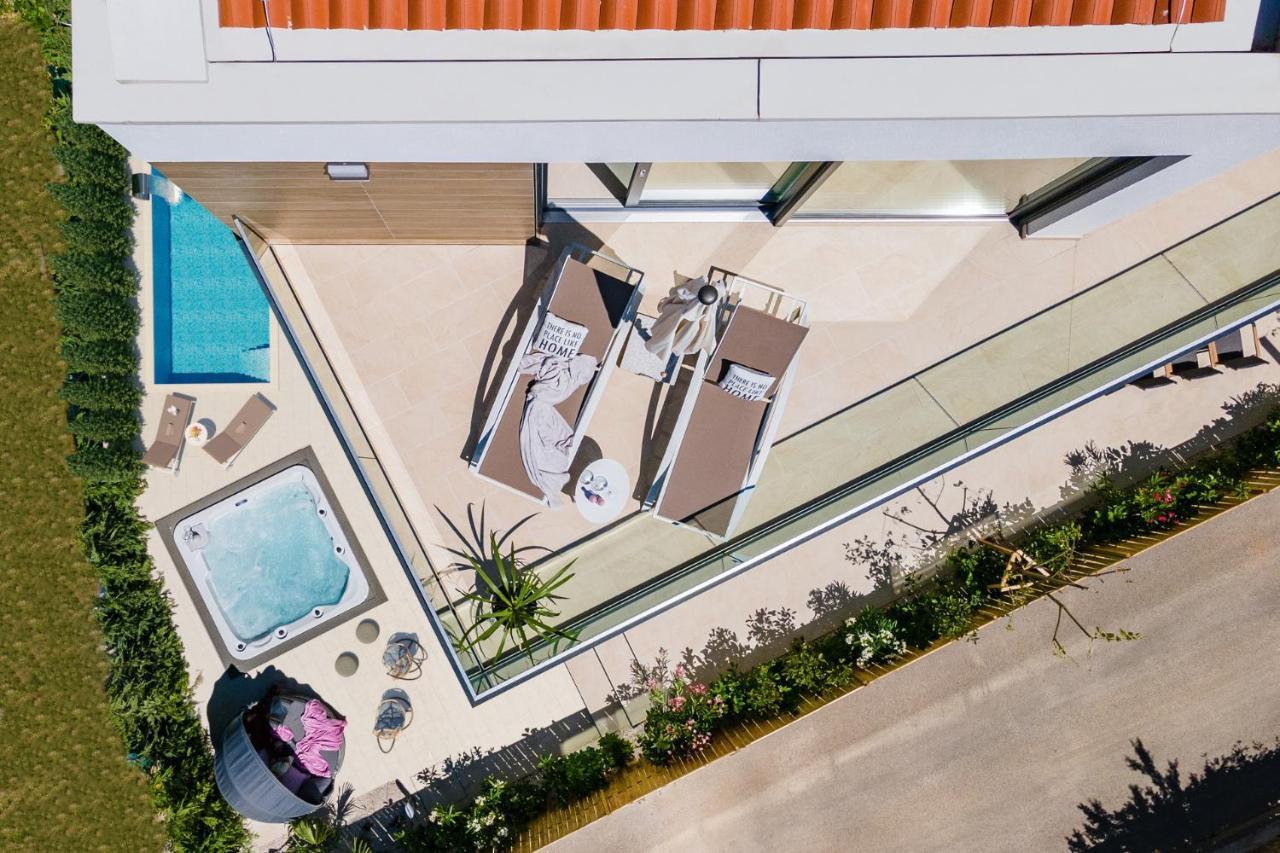 Villa Elena Deluxe Mit Whirlpool Und Beheiztem Pool Am Meer Und Wunderschoenen Blick Auf Die Brijuni Inseln 法扎纳 外观 照片
