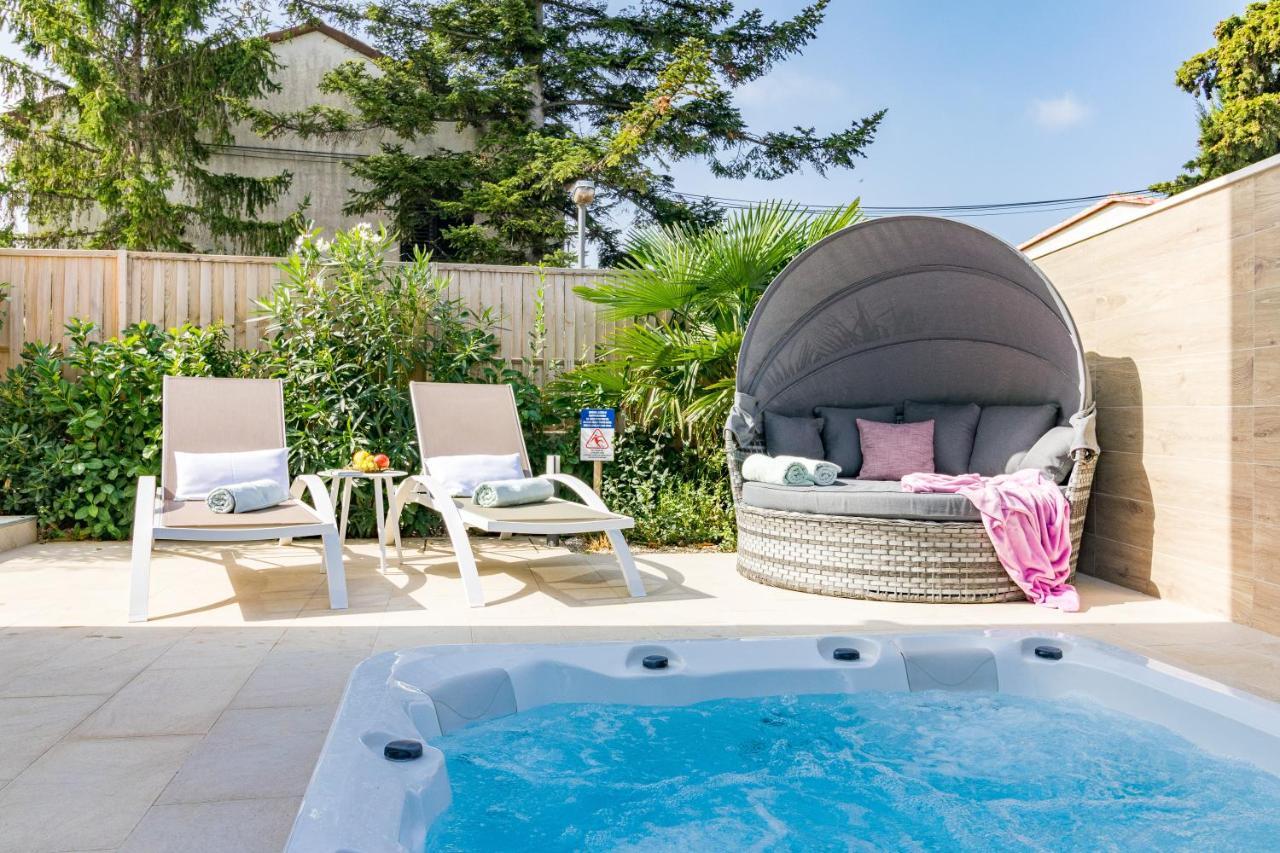 Villa Elena Deluxe Mit Whirlpool Und Beheiztem Pool Am Meer Und Wunderschoenen Blick Auf Die Brijuni Inseln 法扎纳 外观 照片