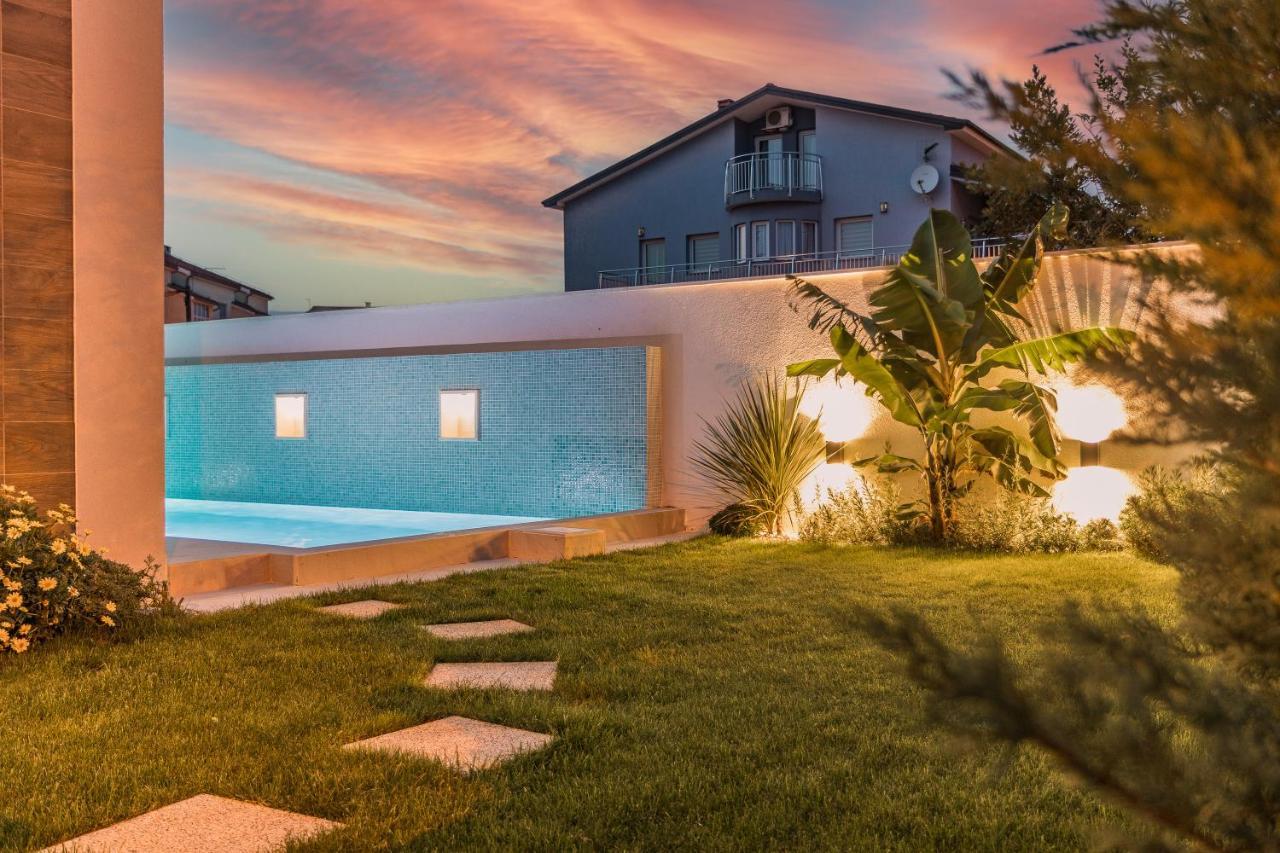 Villa Elena Deluxe Mit Whirlpool Und Beheiztem Pool Am Meer Und Wunderschoenen Blick Auf Die Brijuni Inseln 法扎纳 外观 照片